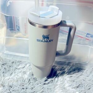 Like new silver Stanley cup 30 oz